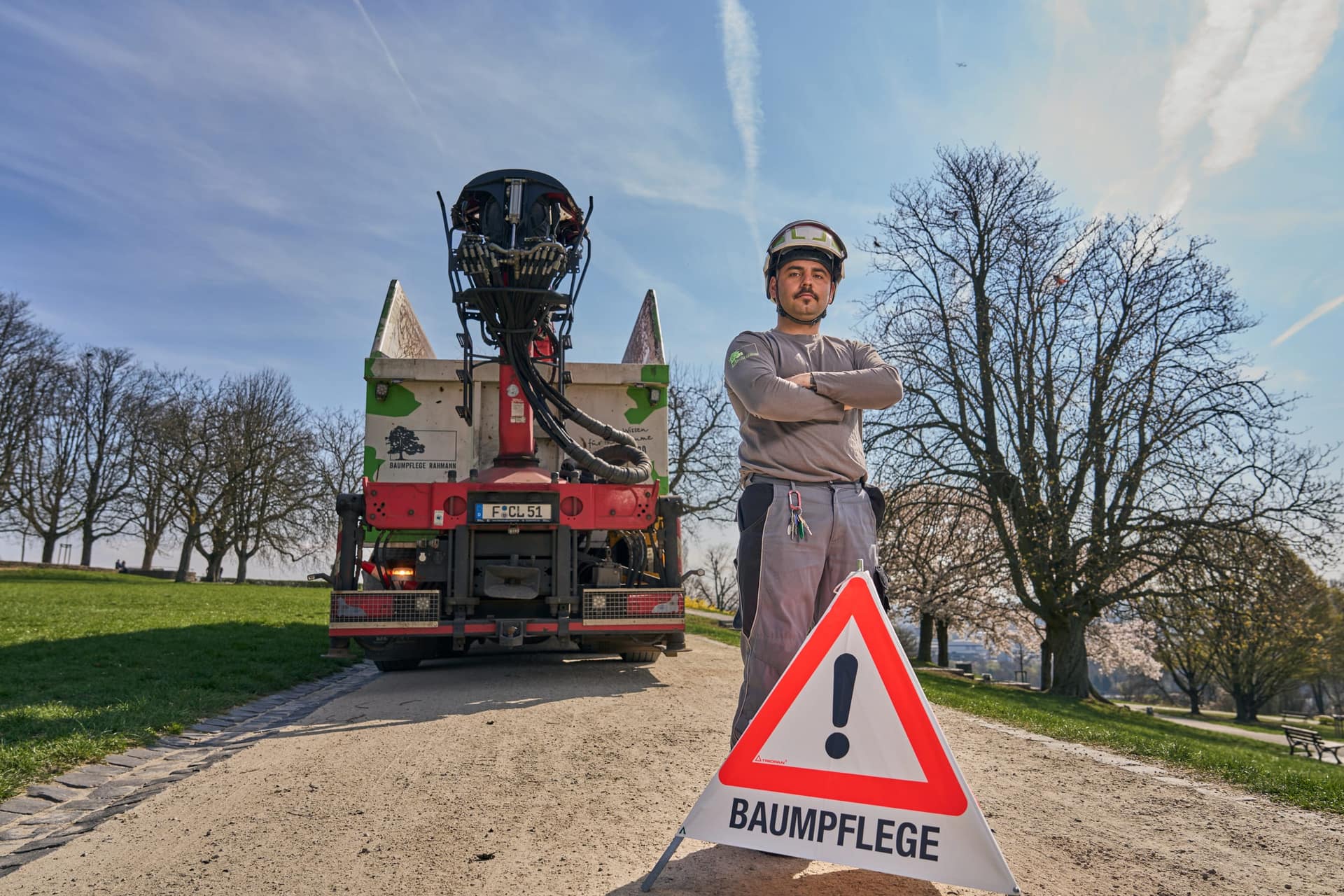 Baumpfleger der Baumpflege Rahmann in der Baumkrone